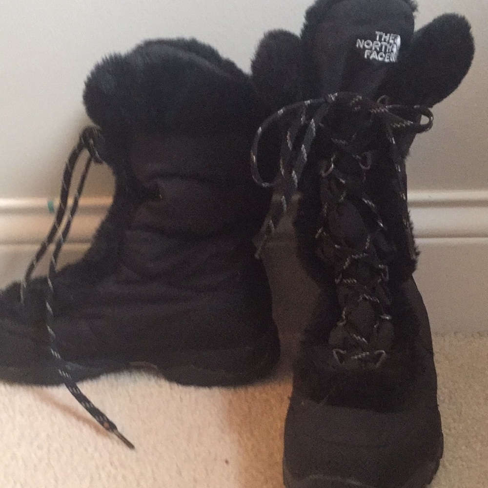 North face boots with fur detailing